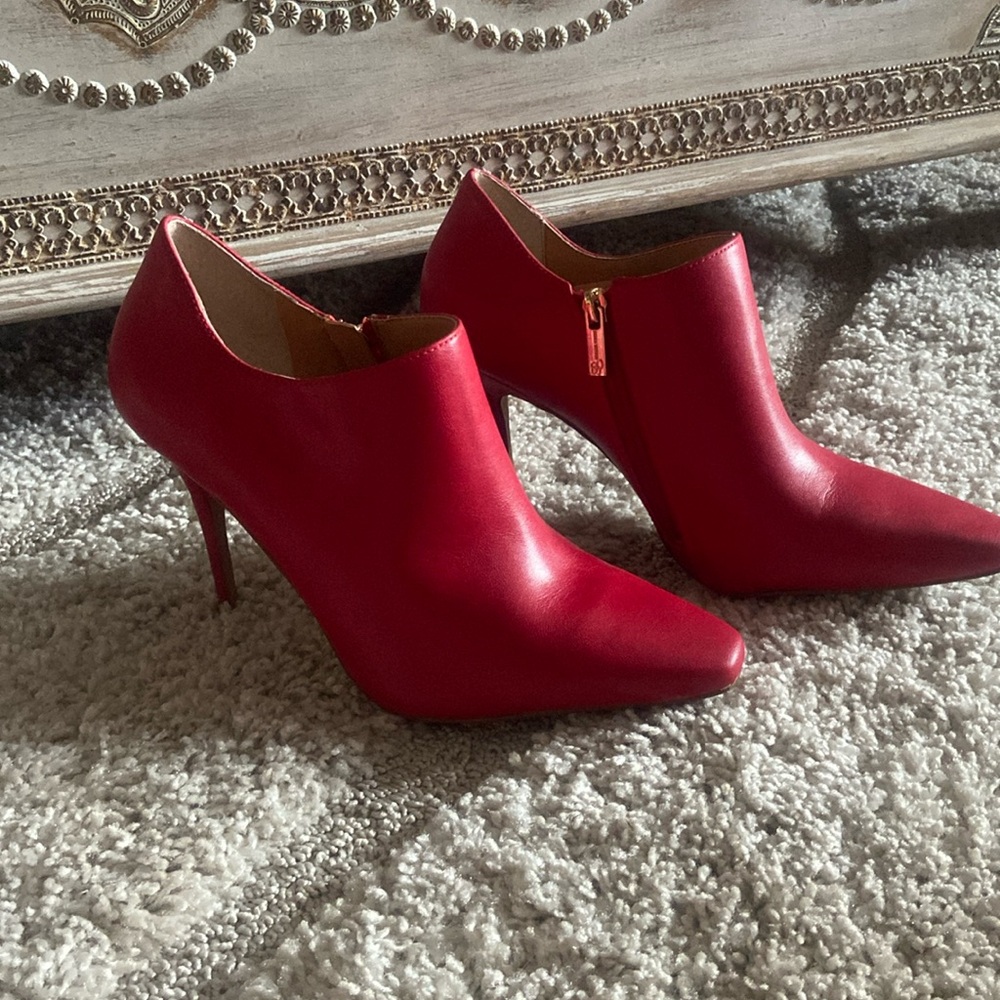 Red Jessica Simpson heels